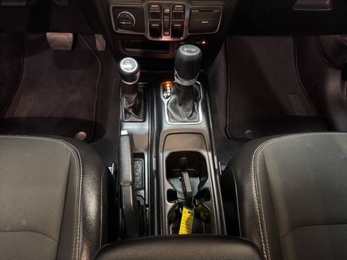 Used 2021 Jeep Wrangler Unlimited Sport AWD/4WD image 22