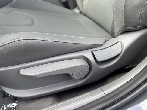 Certified 2025 Hyundai Elantra Sport image 23
