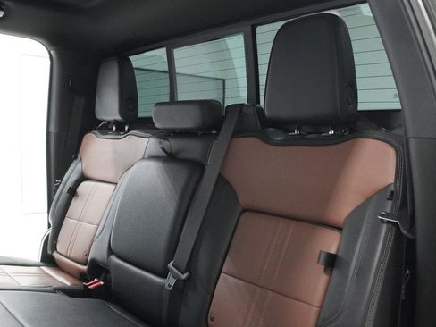 Used 2023 Chevrolet Silverado 1500 High Country w/ Technology Package AWD/4WD image 26