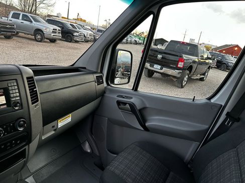 Used 2014 Mercedes-Benz Sprinter 2500 image 28