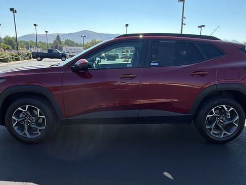 Used 2025 Chevrolet Trax LT w/ Driver Confidence Package FWD image 6