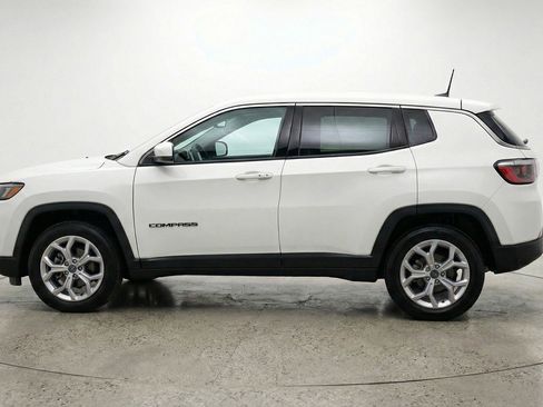 Used 2025 Jeep Compass Latitude AWD/4WD image 5