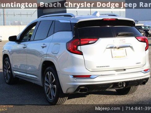 Used 2020 GMC Terrain Denali w/ Denali Premium Package image 3