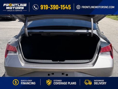 Used 2022 Hyundai Elantra SE FWD image 14
