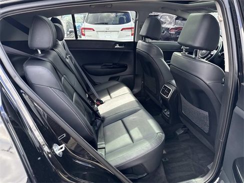 Used 2022 Kia Sportage EX w/ EX Technology Package image 8