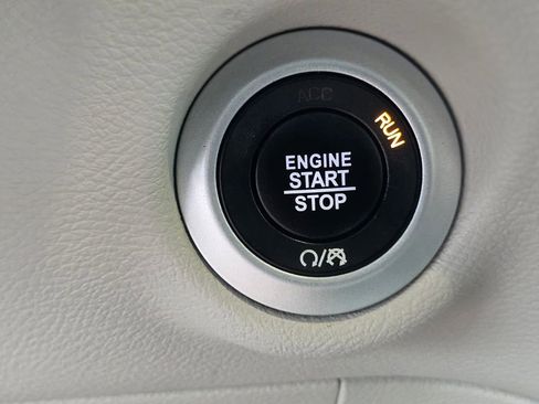 Used 2020 Chrysler Pacifica Touring-L image 31