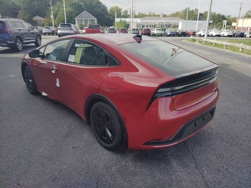 New 2027 Toyota Prius Plug-In Hybrid FWD image 3