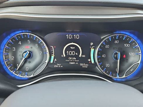 Used 2023 Chrysler Pacifica Touring-L FWD image 28