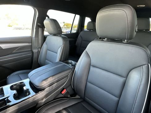 Used 2025 Buick Enclave Preferred image 14