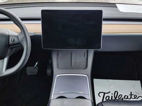 Used 2023 Tesla Model Y Long Range image 21