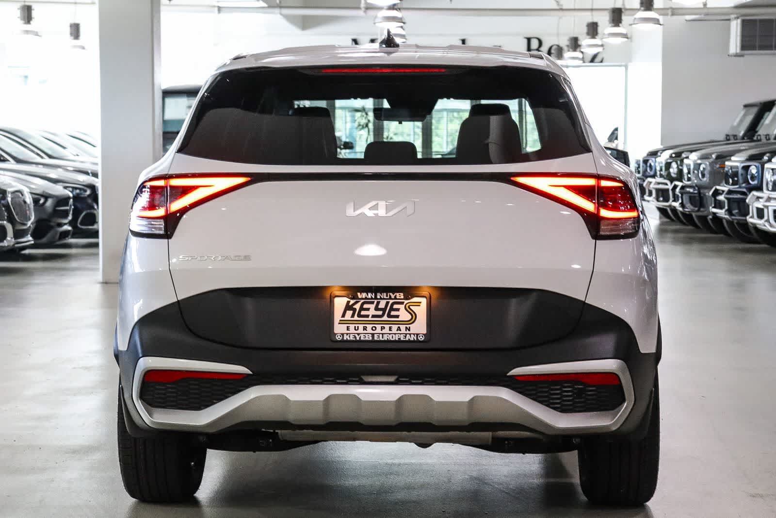 Used 2024 Kia Sportage EX FWD image 3