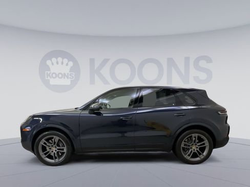 Used 2024 Porsche Cayenne Base image 2