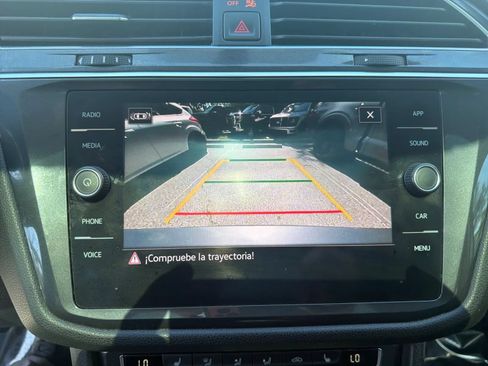 Used 2021 Volkswagen Tiguan SEL FWD image 11