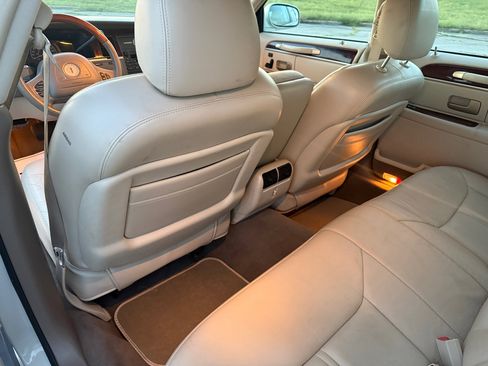 Used 2004 Lincoln Town Car Ultimate image 17