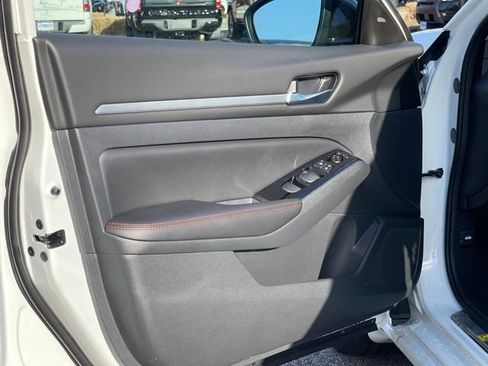 New 2025 Nissan Altima 2.5 SR image 16