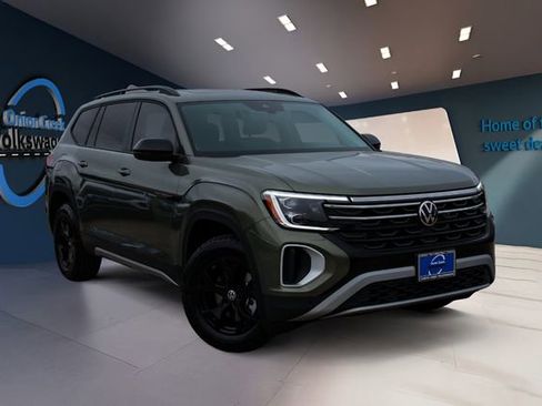 New 2026 Volkswagen Atlas Peak Edition image 3