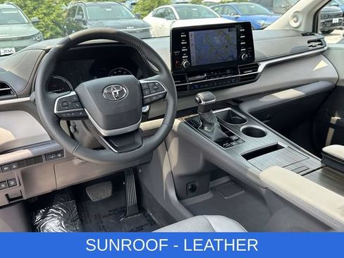 Used 2024 Toyota Sienna Limited AWD/4WD image 2