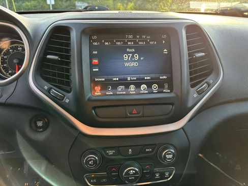 Used 2017 Jeep Cherokee Limited AWD/4WD image 22