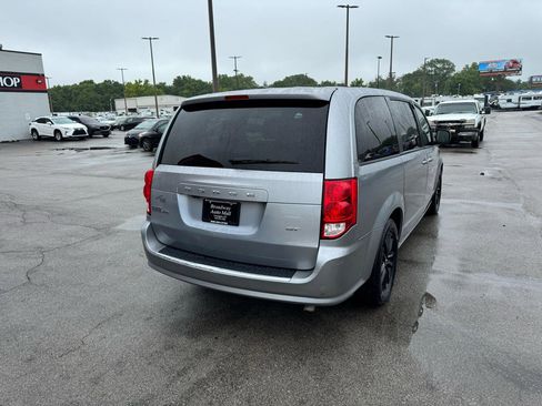 Used 2019 Dodge Grand Caravan GT FWD image 3