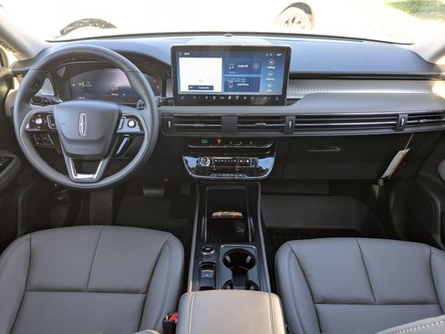 New 2026 Lincoln Corsair Premiere image 18