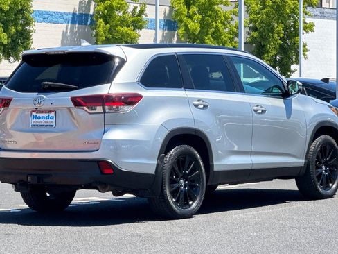 Used 2019 Toyota Highlander SE AWD/4WD image 8
