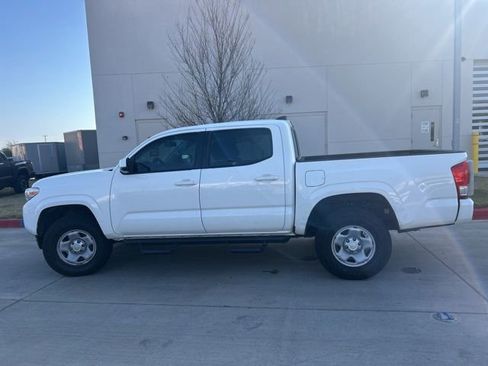 Used 2017 Toyota Tacoma 2WD Double Cab image 6