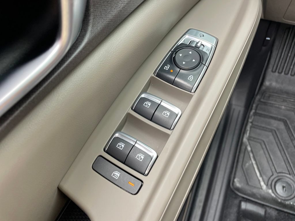 Used 2026 Kia Carnival EX FWD image 25