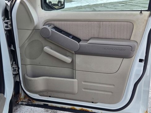 Used 2006 Ford Explorer XLT image 5