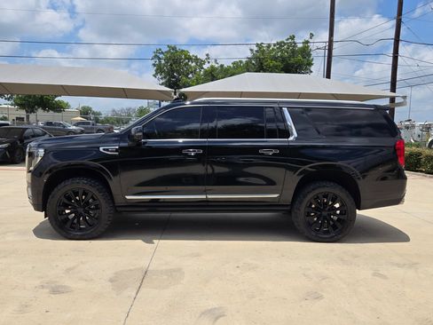Used 2023 GMC Yukon XL Denali AWD/4WD image 4