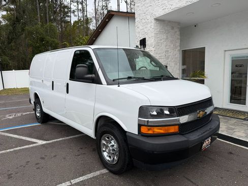 Used 2020 Chevrolet Express 2500 w/ Enhanced Convenience Package image 20