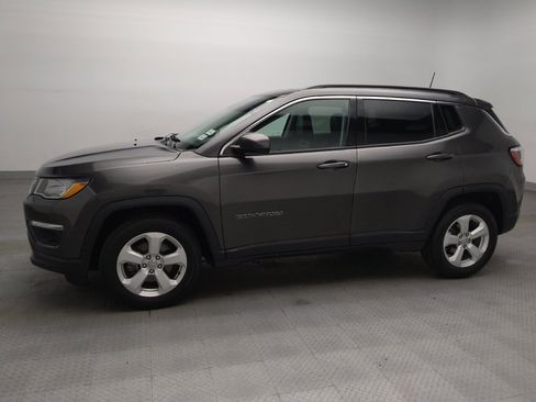 Used 2017 Jeep Compass Latitude w/ Popular Equipment Group FWD image 2
