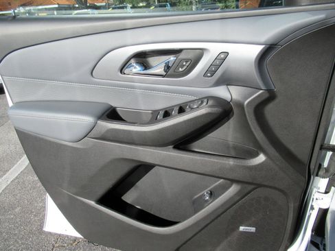 Used 2020 Chevrolet Traverse Premier image 38
