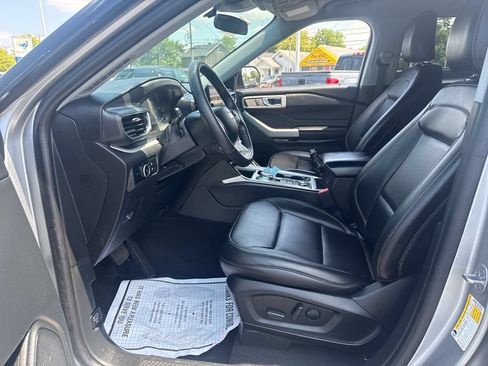 Used 2024 Ford Explorer XLT w/ Equipment Group 202A AWD/4WD image 26