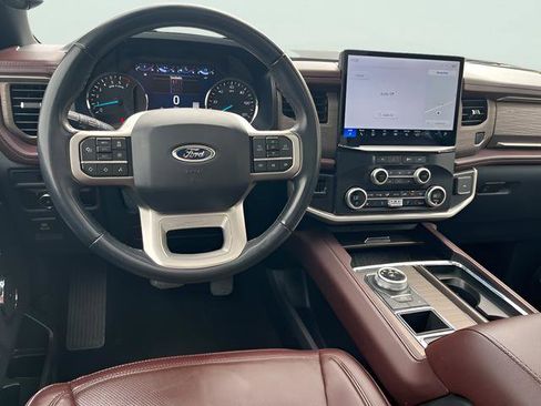 Used 2024 Ford Expedition Limited image 18