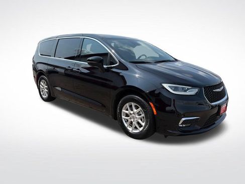 Used 2025 Chrysler Pacifica Select FWD image 10