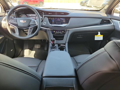 Certified 2025 Cadillac XT5 Premium Luxury w/ LPO, Floor Liner Package image 12