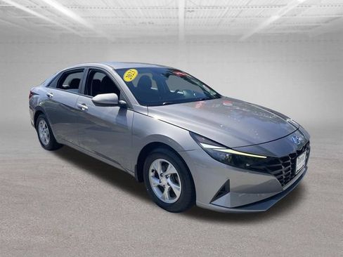 Used 2023 Hyundai Elantra SE FWD image 4