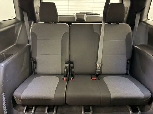 Used 2021 Chevrolet Traverse LT image 11