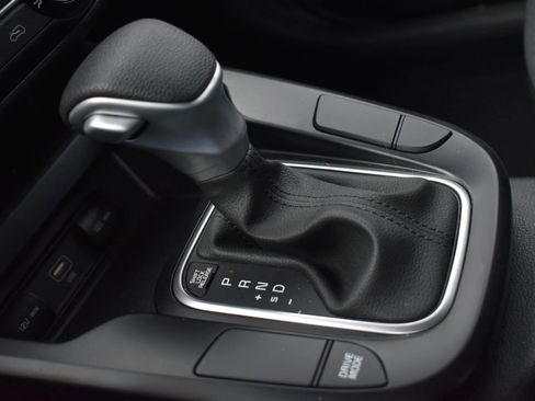 Used 2025 Kia Soul LX FWD image 29