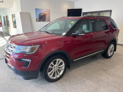 Used 2019 Ford Explorer XLT w/ Equipment Group 202A image 3