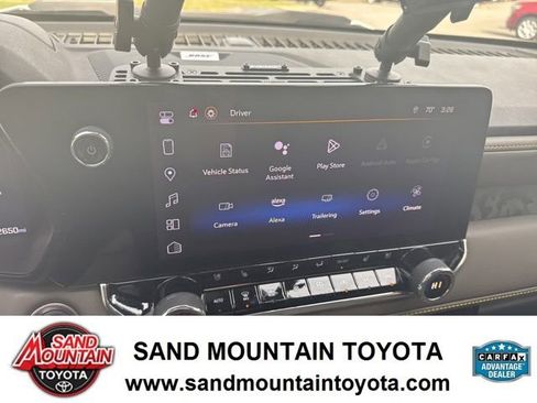 Used 2024 Chevrolet Colorado ZR2 w/ ZR2 Convenience Package III image 25