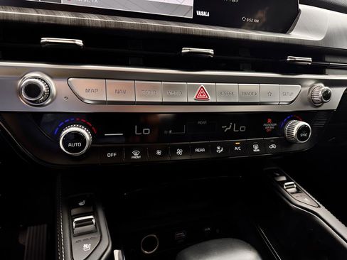 Used 2024 Kia Telluride EX image 12