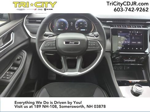 New 2025 Jeep Grand Cherokee Altitude image 13