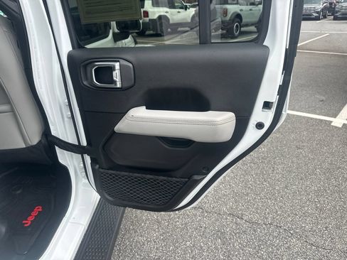 Used 2021 Jeep Wrangler Unlimited Sahara AWD/4WD image 16