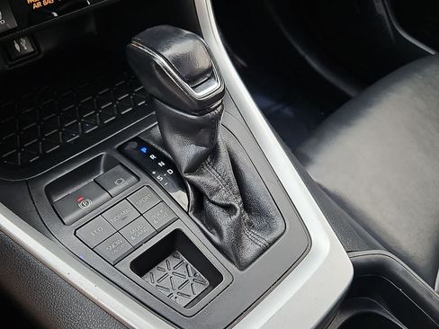 Used 2019 Toyota RAV4 XLE Premium w/ Cold Weather Package AWD/4WD image 21