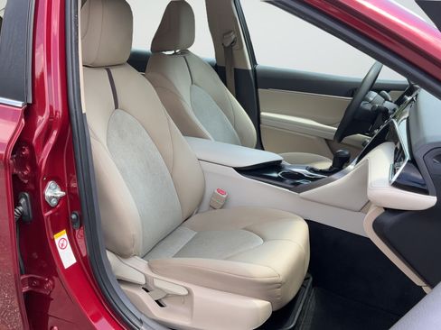 Used 2018 Toyota Camry LE FWD image 20
