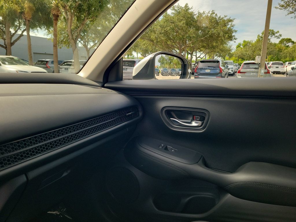 Used 2023 Honda HR-V LX image 29