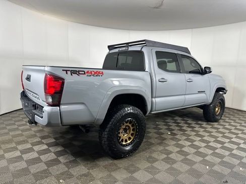 Used 2018 Toyota Tacoma TRD Sport image 22