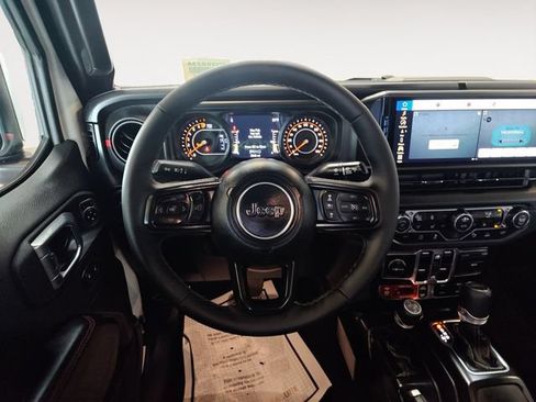 Used 2025 Jeep Gladiator Rubicon AWD/4WD image 13