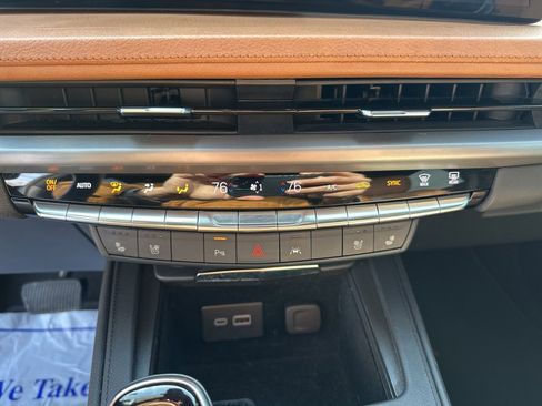 Certified 2024 Cadillac XT4 Premium Luxury image 28